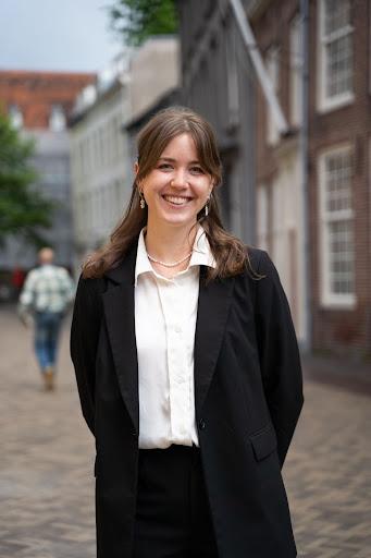 Sara van Ommeren, Secretary